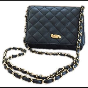 Vintage black quilted handbag